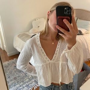 URBAN OUTFITTERS DAINTY WHITE TOP🤍🕊